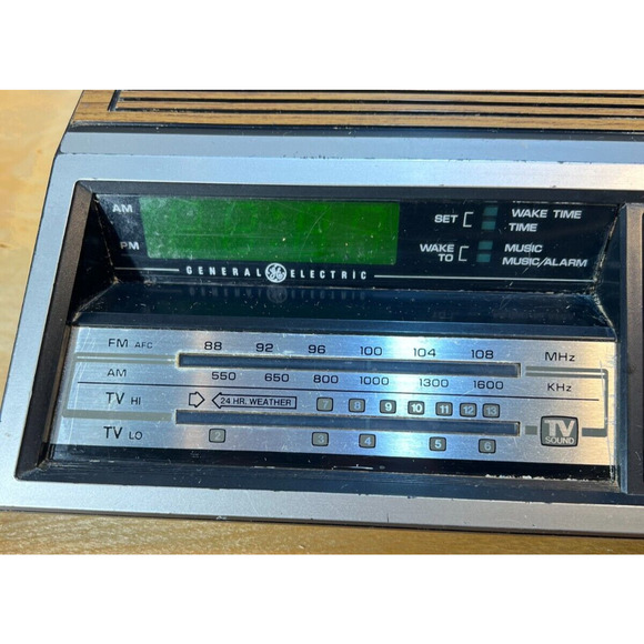 Vintage 1980s General Electric 7-4687 Clock Radio TV, Weather AM FM TESTED - Picture 1 of 4